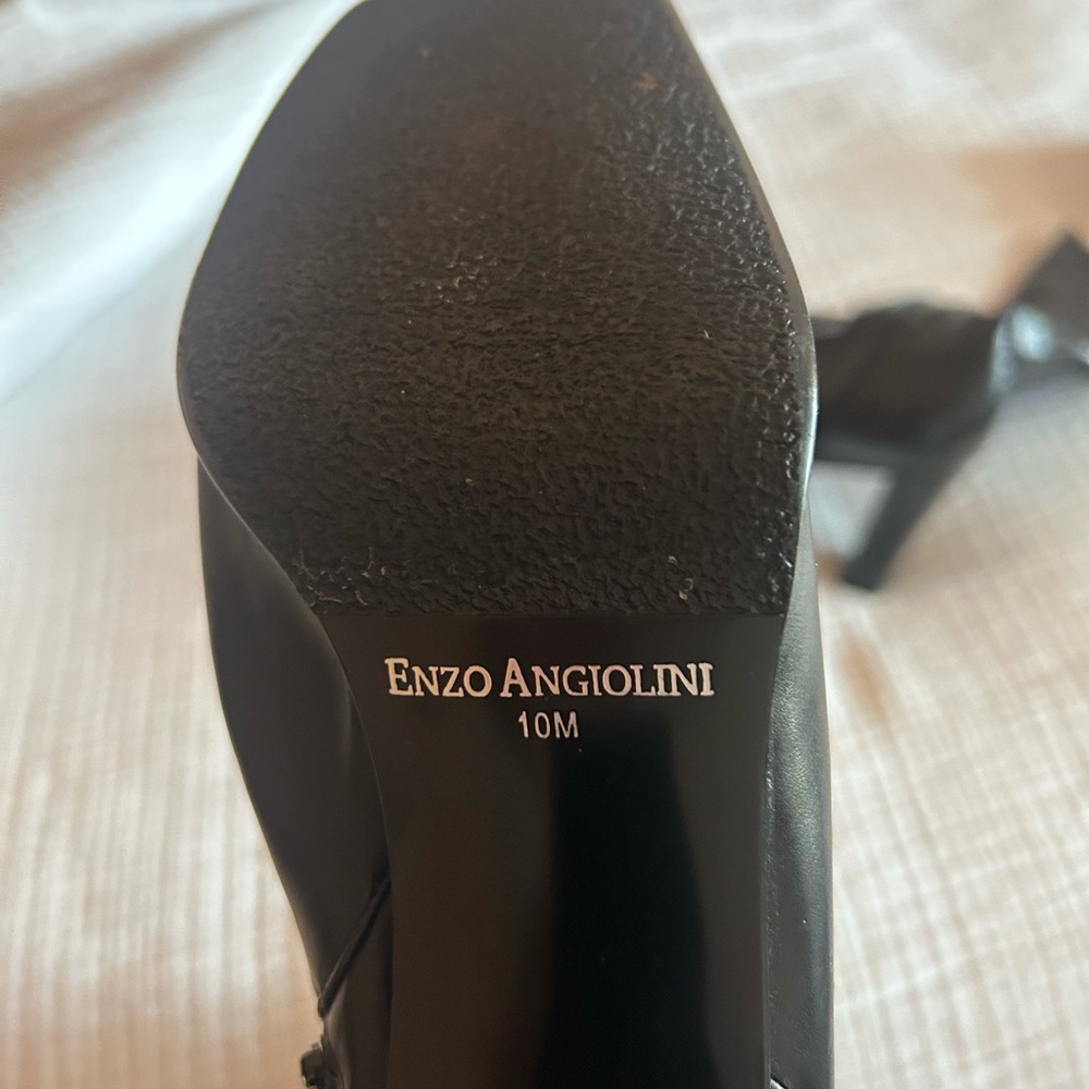 Enzo Angiolini , Tall black boots … barely used ! 
Size 10. .. ❤️